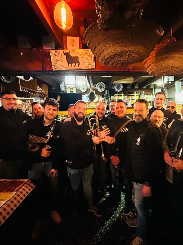 Members of Grupo Musical Que No Pare